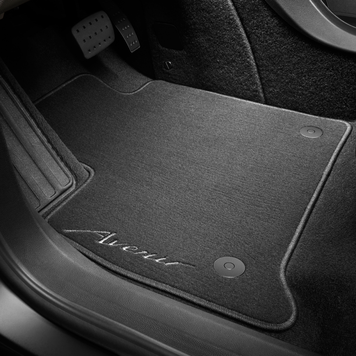 Buick Floor Mats - First, Second & Third Row Carpet, Avenir Script, Ebony 85136050