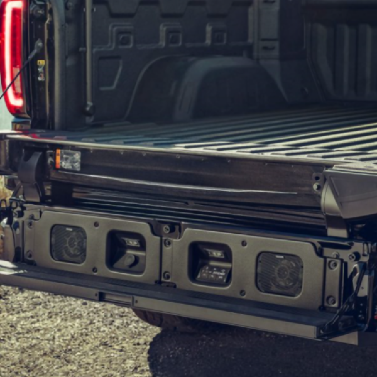 GMC MultiPro\u2122 Tailgate Bluetooth Audio System - Associated Accessories 19418459